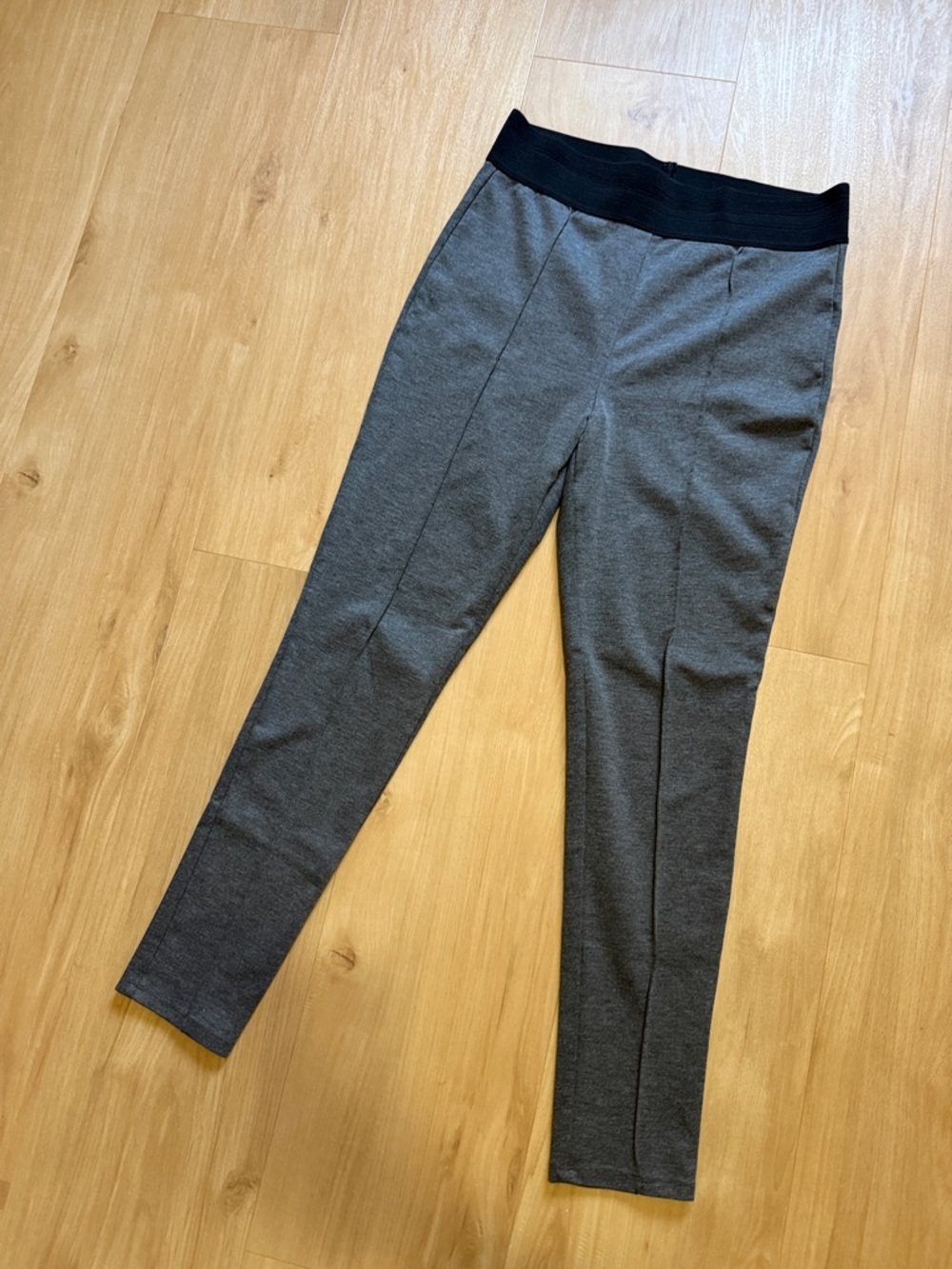 Woman’s Gray Pull-On Ponte Leggings with Black Waistband